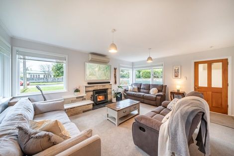 Photo of property in 8a Willow Grove, Ebdentown, Upper Hutt, 5018