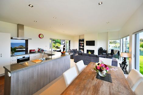 Photo of property in 22 Wonderview Road, Leigh, 0985