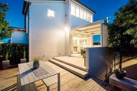 Photo of property in 1/41 Seaview Avenue, Northcote, Auckland, 0627