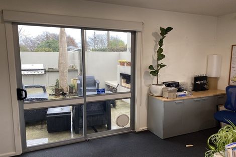 Photo of property in 122 Waimairi Road, Ilam, Christchurch, 8041