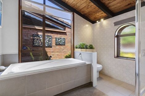 Photo of property in 60 Pacific Parade, Army Bay, Whangaparaoa, 0930