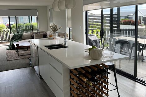 Photo of property in 2 Rose Lane, Papamoa, 3118