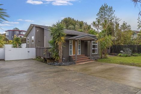 Photo of property in 2/31 Oteha Valley Road, Northcross, Auckland, 0632