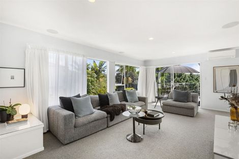 Photo of property in 14 Tarahanga Street, Northcote, Auckland, 0627