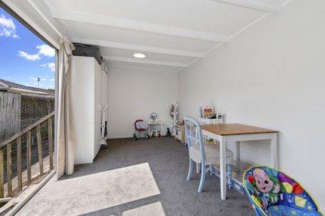 Photo of property in 2/45 Riverside Road, Orewa, 0931