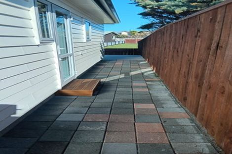 Photo of property in 10 Freyberg Crescent, Waikanae Beach, Waikanae, 5036