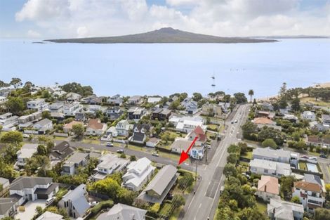 Photo of property in 2/20a Old Lake Road, Narrow Neck, Auckland, 0624