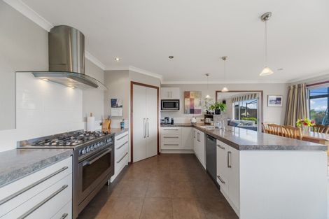 Photo of property in 15 Kestrel Lane, Kinloch, Taupo, 3377