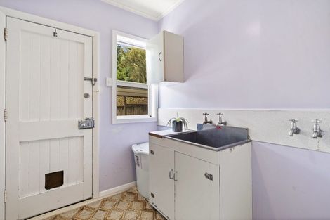 Photo of property in 6 Park Avenue, Tawa, Wellington, 5028