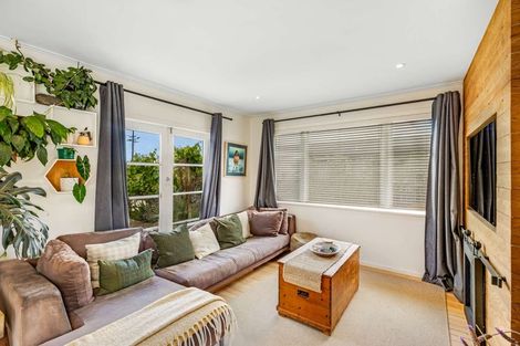 Photo of property in 120 Parkhurst Road, Parakai, 0830