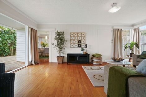 Photo of property in 1/332 East Coast Road, Sunnynook, Auckland, 0632