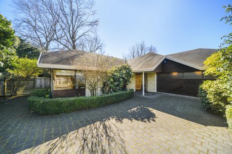 Photo of property in 16 Durham Crescent, Palmerston North, 4414