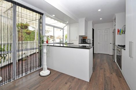 Photo of property in 27 Clinton Avenue, Te Atatu Peninsula, Auckland, 0610