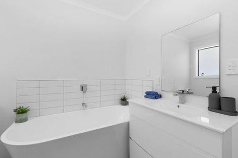 Photo of property in 5 Kerrigan Crescent, Wallaceville, Upper Hutt, 5018