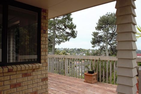 Photo of property in 15 Bushglen Court, Browns Bay, Auckland, 0630