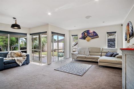 Photo of property in 8 Saint Leger Crescent, Huntington Park, Auckland, 2013