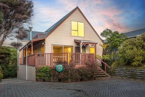 Photo of property in 4 Te Kura Road, Pukerua Bay, 5026