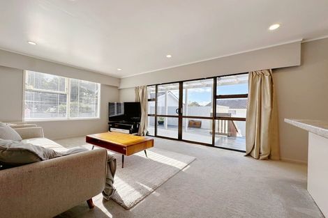 Photo of property in 32 Felgrove Street, Glendene, Auckland, 0602