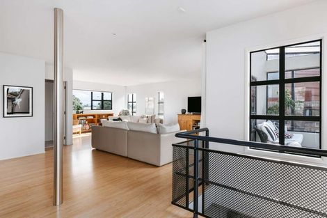 Photo of property in 21a Sunbrae Grove, Mount Maunganui, 3116