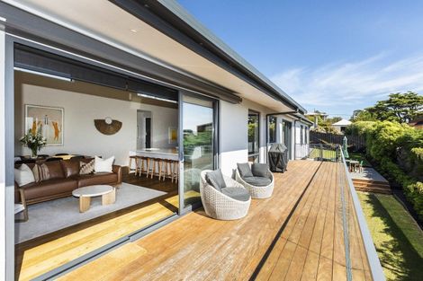 Photo of property in 63 Moncks Spur Road, Redcliffs, Christchurch, 8081