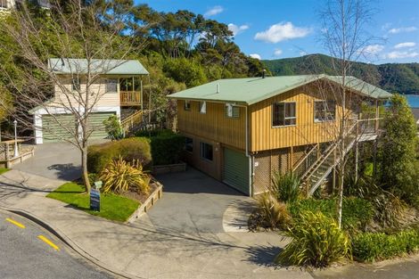 Photo of property in 21 Amelia Crescent, Waikawa, Picton, 7220