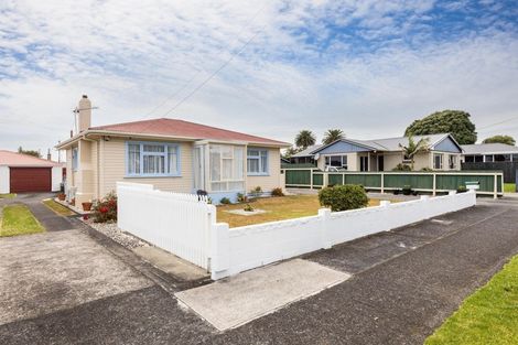 Photo of property in 84 Broadway, Waitara, 4320