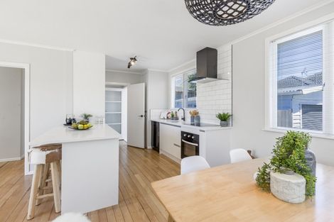 Photo of property in 48 Longburn Road, Henderson, Auckland, 0610