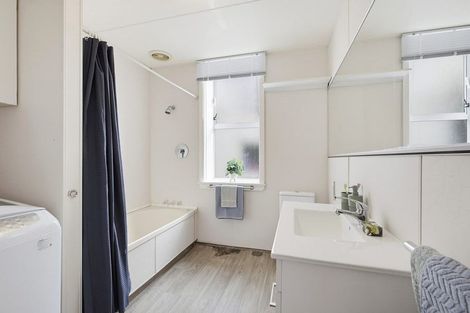 Photo of property in 21 Crawford Road, Kilbirnie, Wellington, 6022