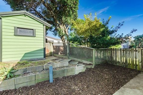 Photo of property in 1 Freyberg Crescent, Waikanae Beach, Waikanae, 5036