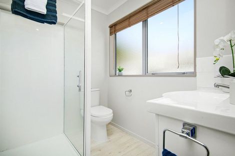 Photo of property in 16 Westwood Road, Tawa, Wellington, 5028