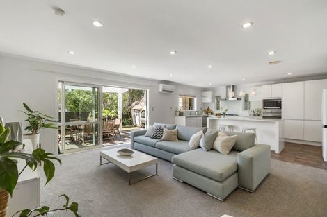 Photo of property in 17 Witton Place, Schnapper Rock, Auckland, 0632