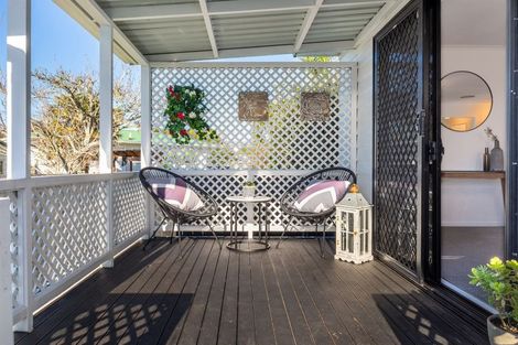 Photo of property in 1/2 Graham Avenue, Te Atatu Peninsula, Auckland, 0610