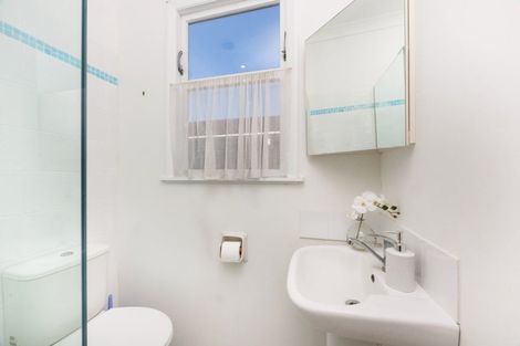 Photo of property in 16 College Street, Awapuni, Palmerston North, 4412