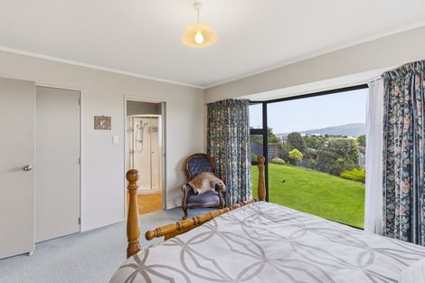 Photo of property in 2 Sunset Terrace, Waikanae Beach, Waikanae, 5036