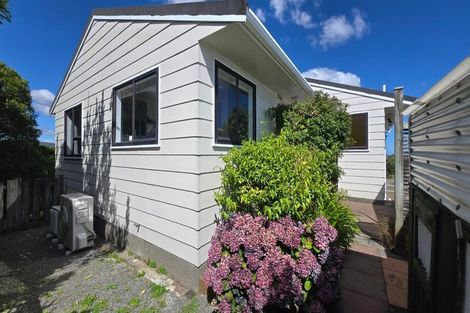 Photo of property in 3 Owaka Close, Kelson, Lower Hutt, 5010