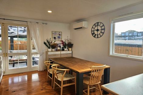 Photo of property in 3/93 Hobsonville Road, West Harbour, Auckland, 0618