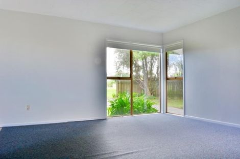 Photo of property in 2/309 Sunset Road, Sunnynook, Auckland, 0632