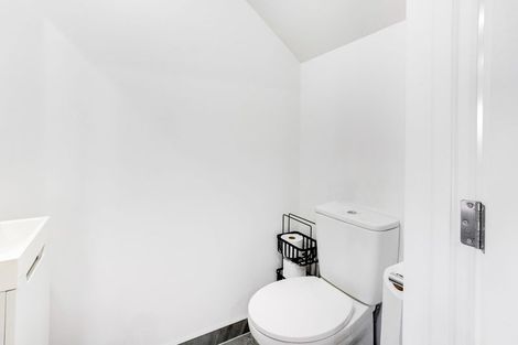 Photo of property in 17 Valour Lane, Papakura, 2110