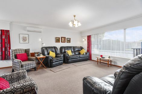 Photo of property in 12 Banbury Place, Mangere Bridge, Auckland, 2022