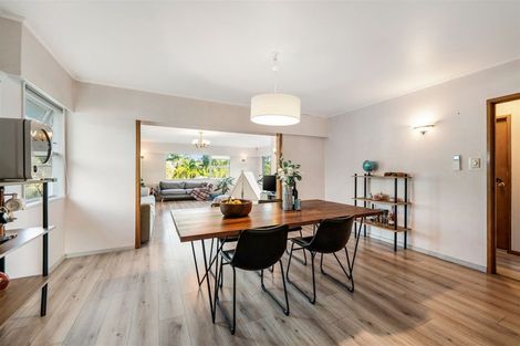 Photo of property in 14 Jonathan Place, Sunnynook, Auckland, 0620