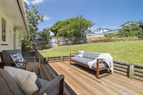 Photo of property in 33 Weatherly Road, Torbay, Auckland, 0630