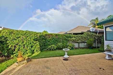 Photo of property in 15 Heversham Place, Glendene, Auckland, 0602