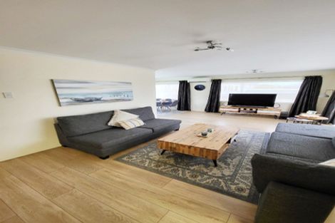 Photo of property in 2/18a Sherwood Avenue, Te Atatu South, Auckland, 0610