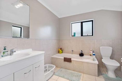 Photo of property in 63a Redoubt Road, Goodwood Heights, Auckland, 2105