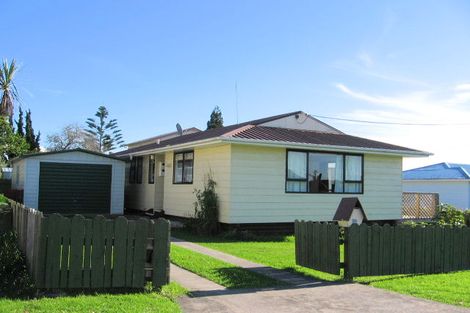 Photo of property in 2/96 Flanshaw Road, Te Atatu South, Auckland, 0610