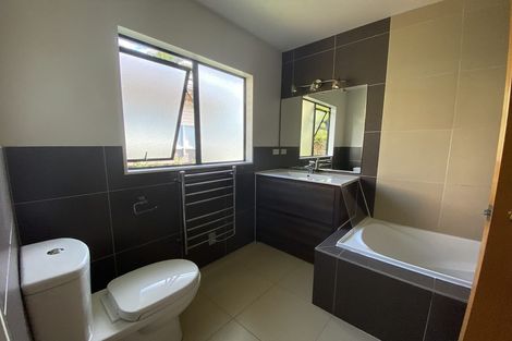 Photo of property in 1/76 Target Road, Totara Vale, Auckland, 0629