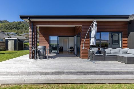 Photo of property in 10 Karearea Avenue, Waikanae, 5036