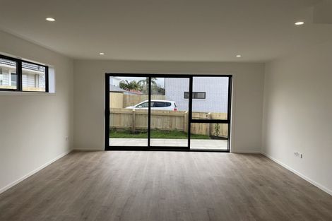 Photo of property in 1/12 Enderby Drive, Te Atatu Peninsula, Auckland, 0610