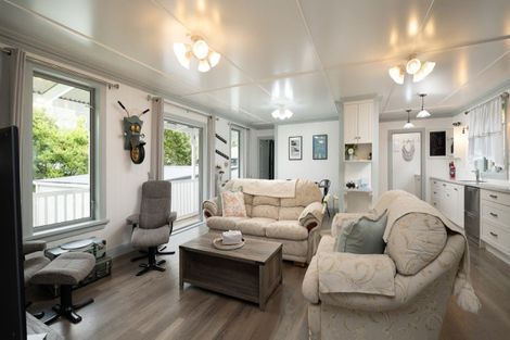 Photo of property in 32 Main Road, Havelock, 7100