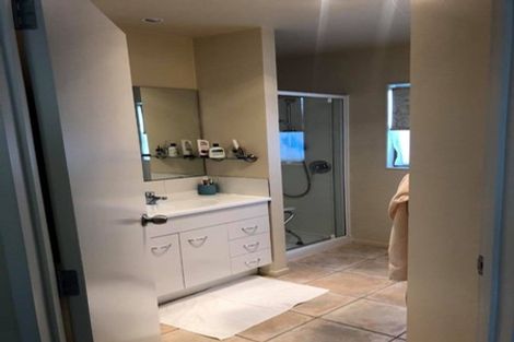 Photo of property in 9 Graham Collins Drive, Windsor Park, Auckland, 0632